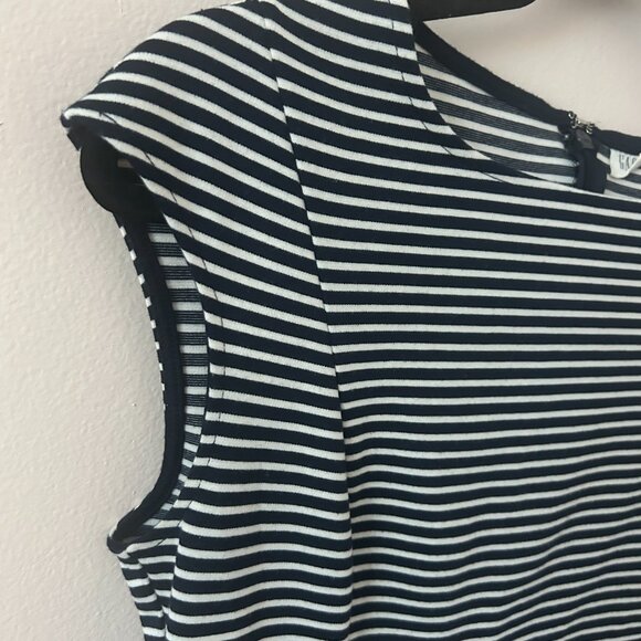 GAP Navy Stripe Ponte Dress Women’s Size 8 Cap Sleeve Casual Classic - Picture 3 of 5